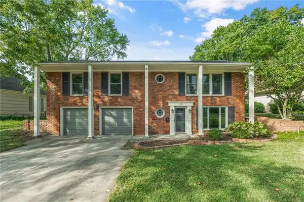 9128 Westbrooke Drive, Overland Park, KS 66214