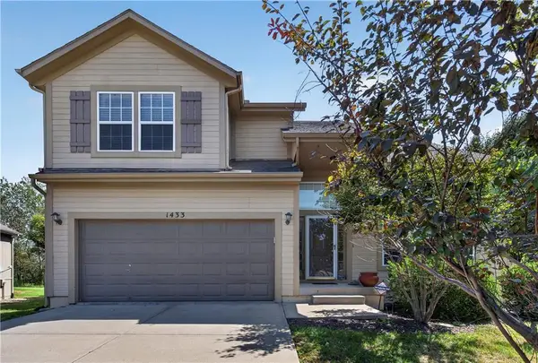 1433 Glen Drive, Louisburg, KS 66053