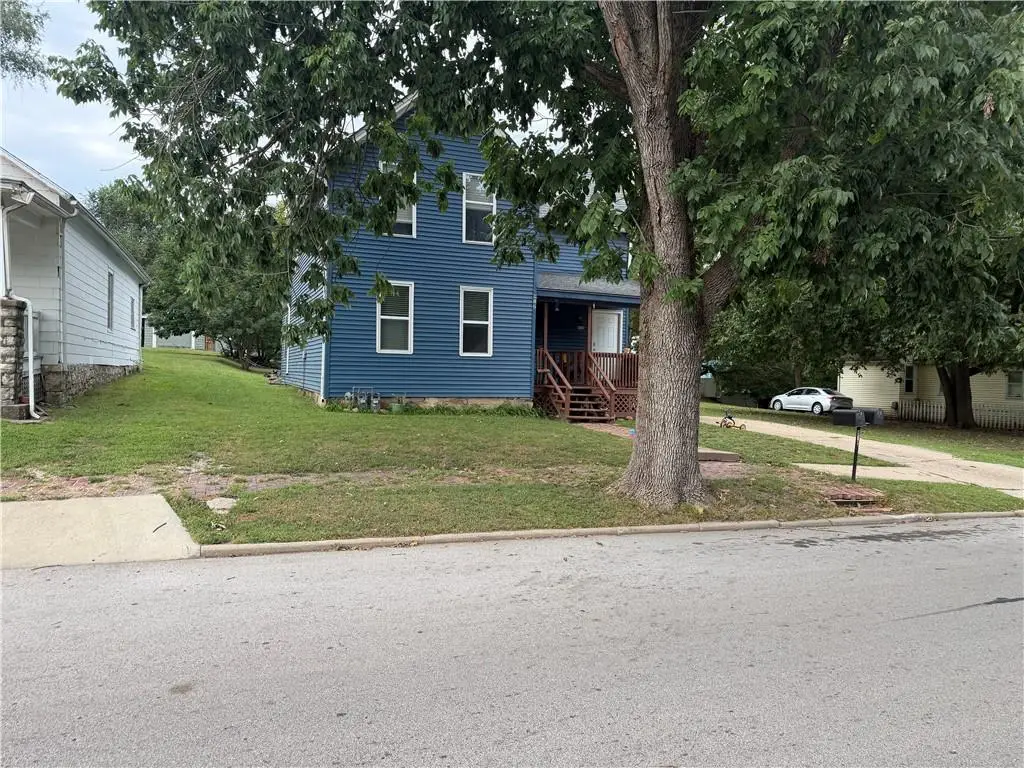 912 A-B Ottawa Street, Leavenworth, KS 66048 - #1