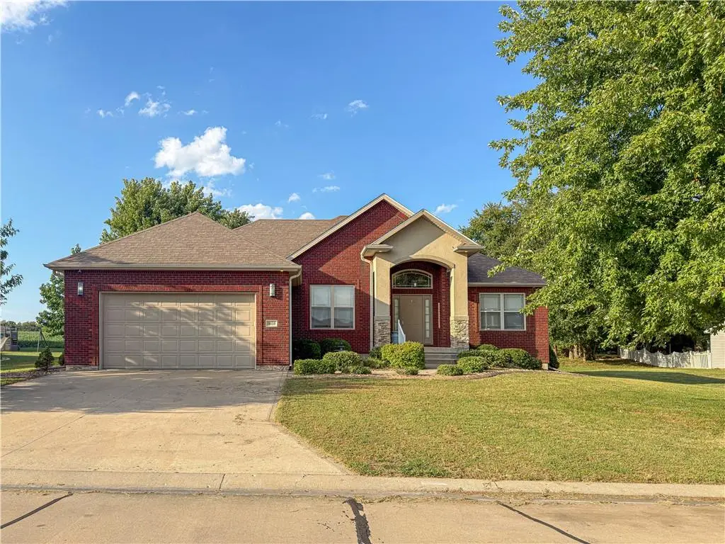 4010 E 32nd Street, Sedalia, MO 65301 - #1