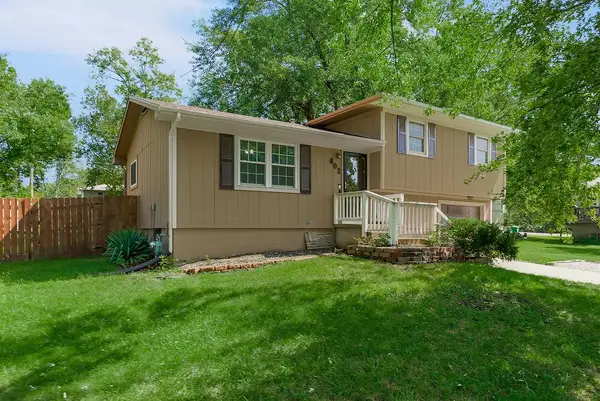 402 N Harrison Street, Spring Hill, KS 66083
