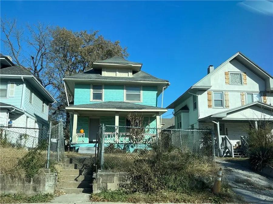 2008 E 36th Street, Kansas City, MO 64109 - #2