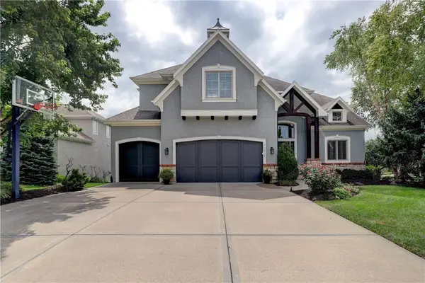 11515 W 165th Terrace, Overland Park, KS 66221