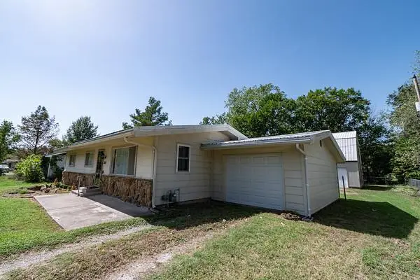 1317 S 14th Street, Parsons, KS 67357 - #3