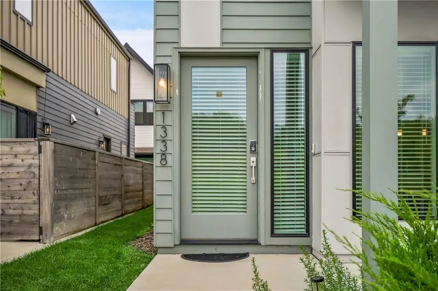 1338 E 23rd Street, Kansas City, MO 64108 - #2
