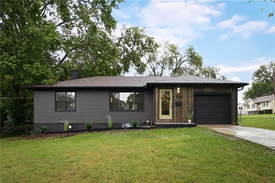 2214 NE 37th Terrace, Kansas City, MO 64116 - #2
