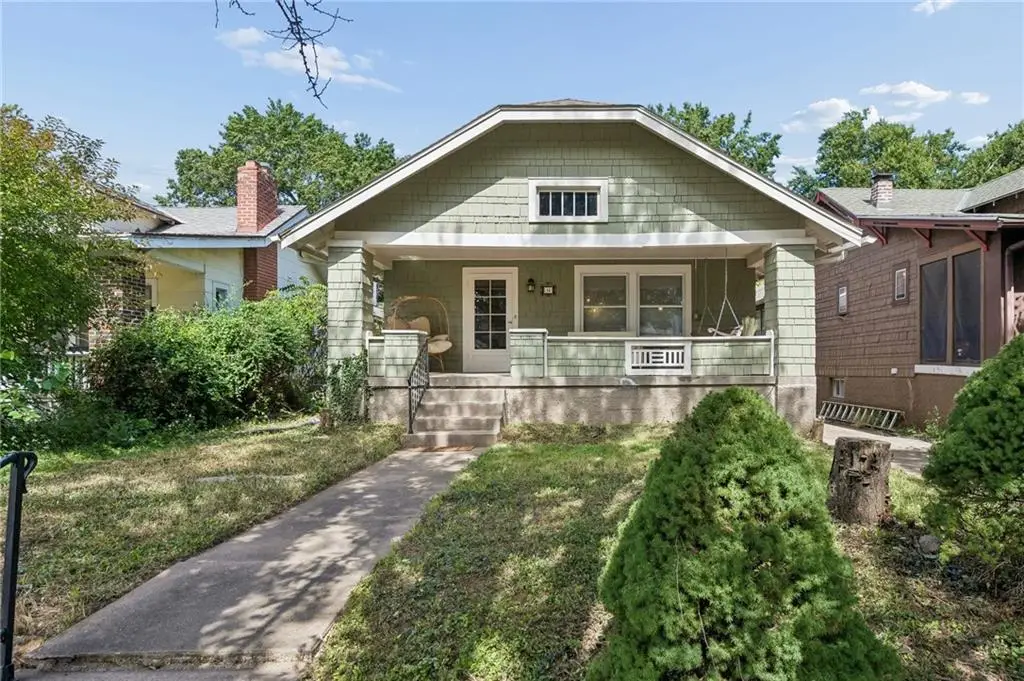 14 W 74 Street, Kansas City, MO 64114 - #1