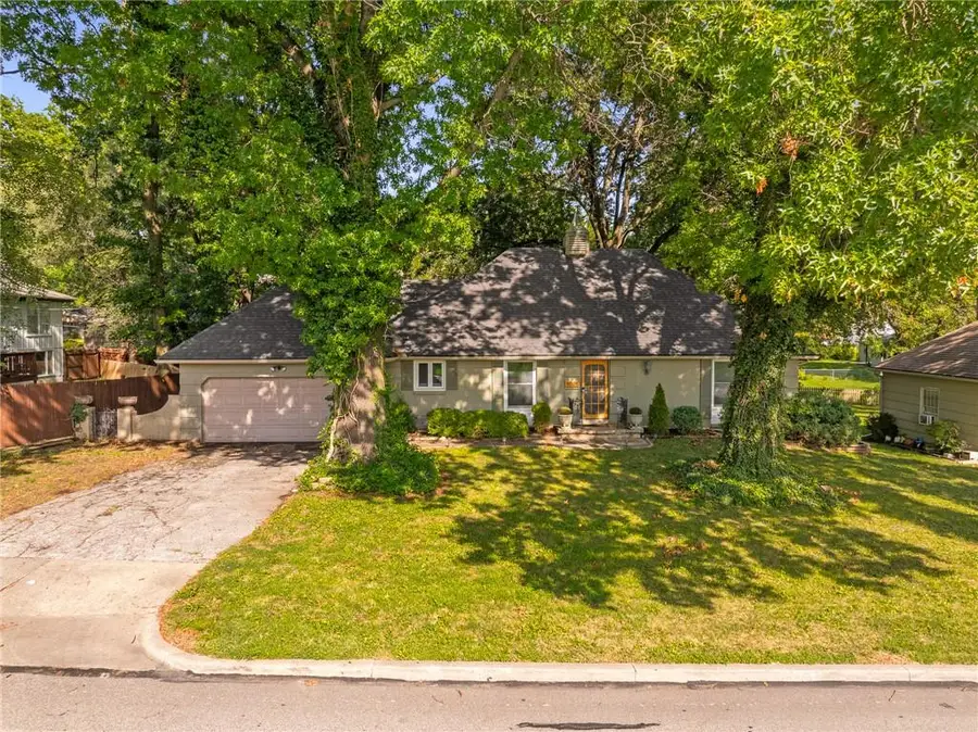 8505 Ward Parkway, Kansas City, MO 64114 - #2
