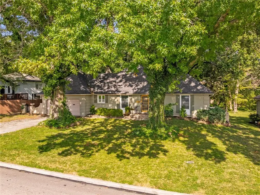 8505 Ward Parkway, Kansas City, MO 64114 - #3