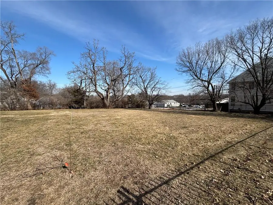 512 E Santa Fe Trail, Kansas City, MO 64145 - #3
