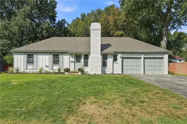9708 England Drive, Overland Park, KS 66212