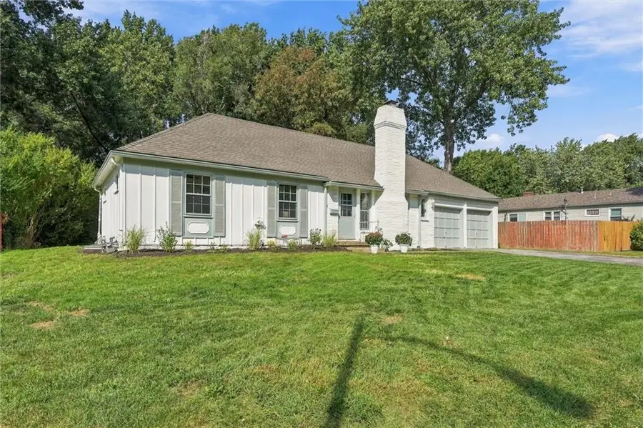 9708 England Drive, Overland Park, KS 66212 - #2