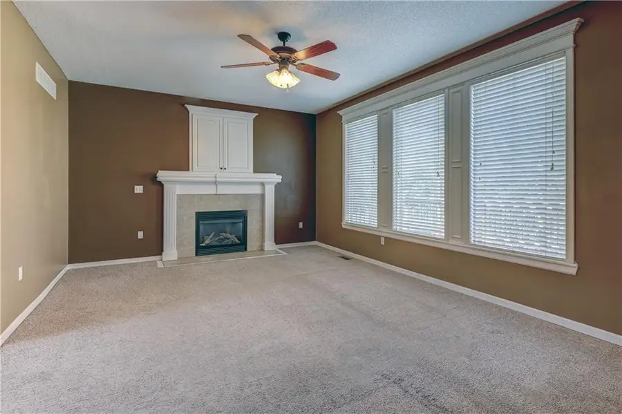 866 N Maple Street, Gardner, KS 66030 - #2