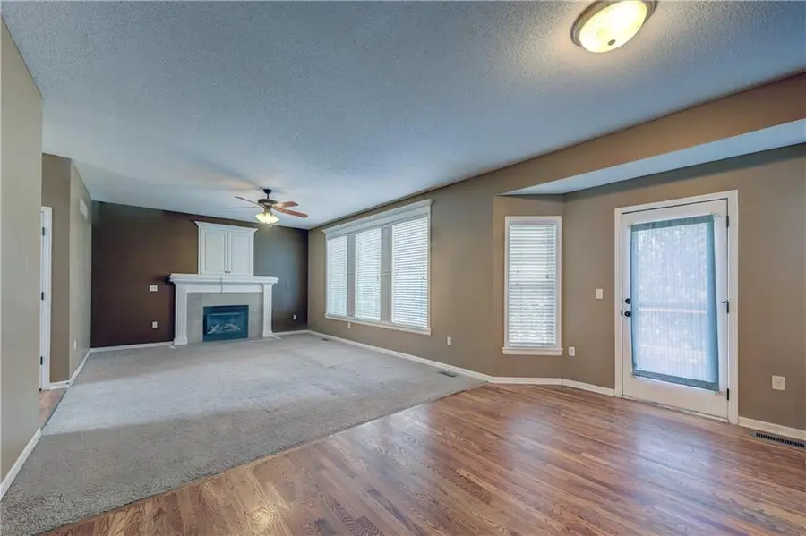 866 N Maple Street, Gardner, KS 66030 - #3