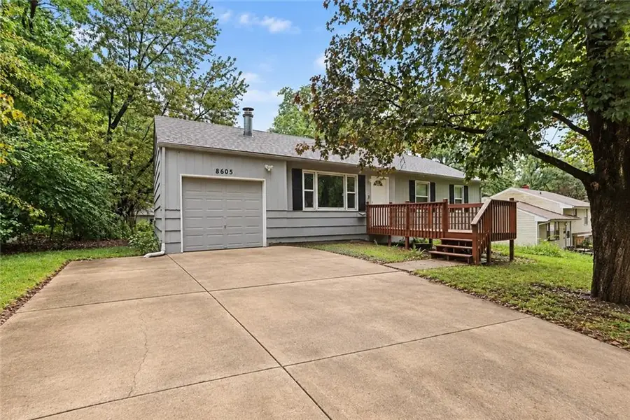 8605 Spring Valley Road, Raytown, MO 64138 - #2