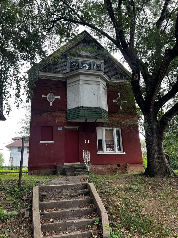 203 S 15th Street, St Joseph, MO 64051