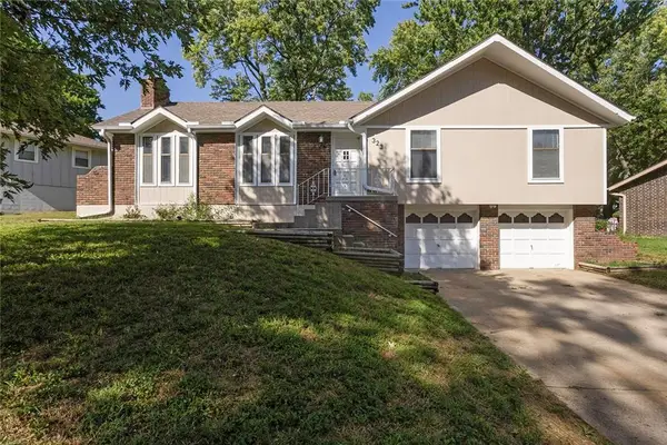323 Gladstone Drive, Blue Springs, MO 64014