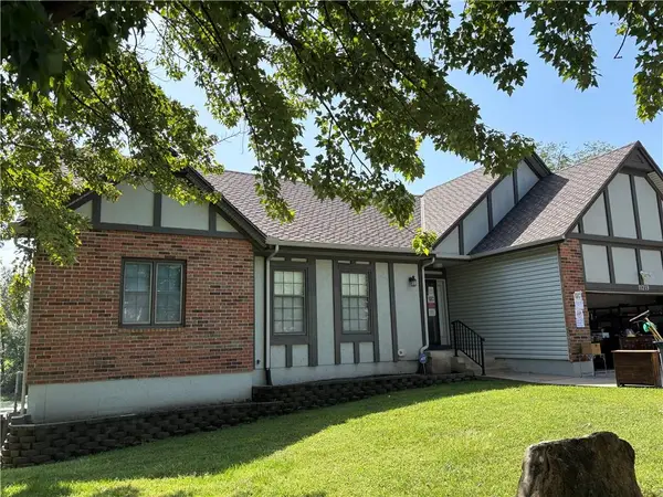 11219 Lakeview Drive, Kansas City, KS 66109