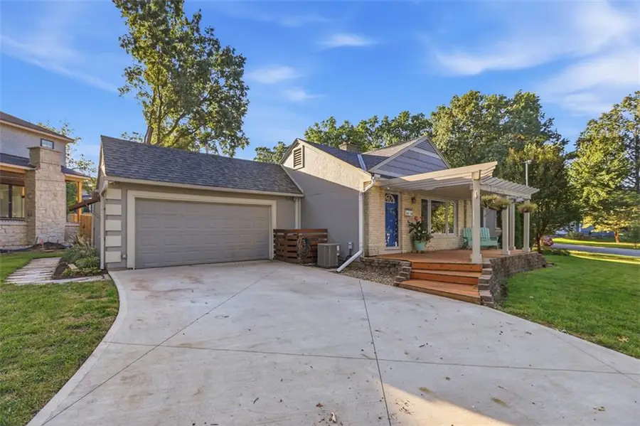 3007 W 73rd Terrace, Prairie Village, KS 66208 - #3