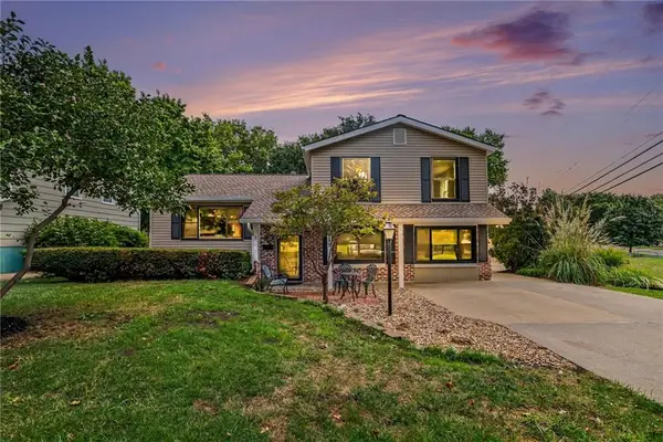 9029 Grandview Drive, Overland Park, KS 66212