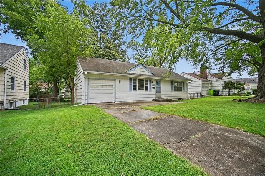 5733 Dearborn Street, Mission, KS 66202 - #2