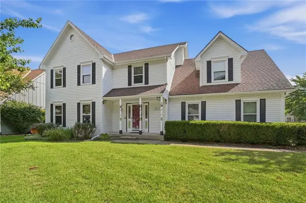8325 Twilight Lane, Lenexa, KS 66219