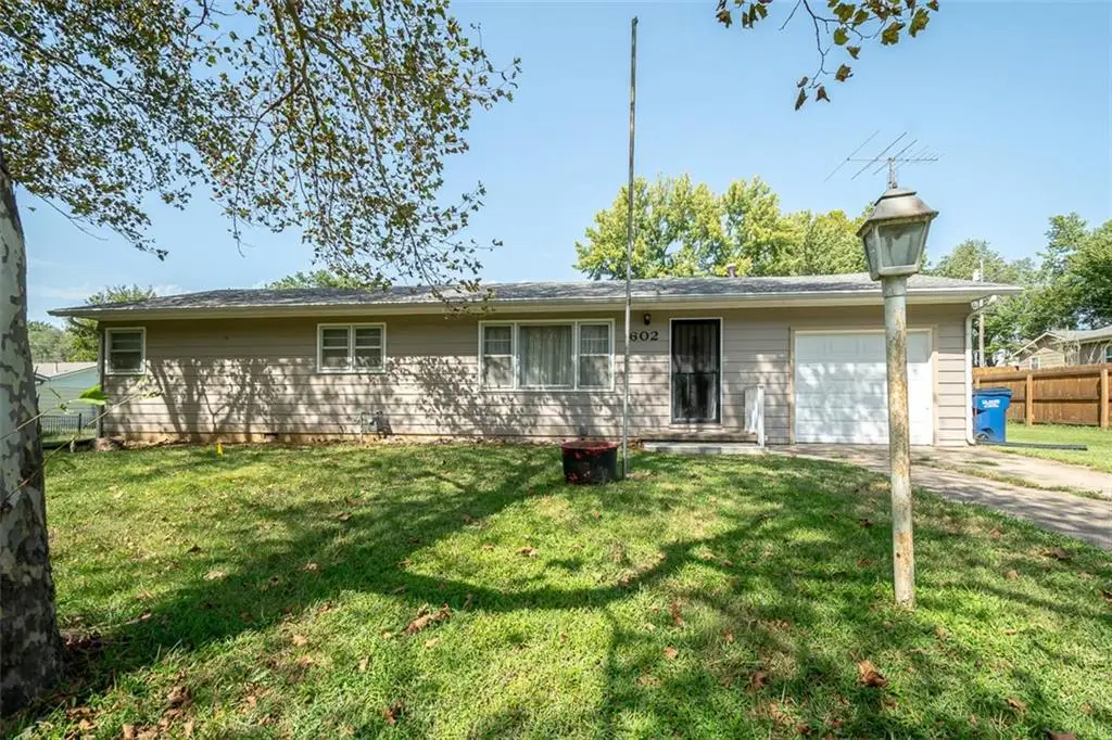 602 Warren Street, Oskaloosa, KS 66066 - #1