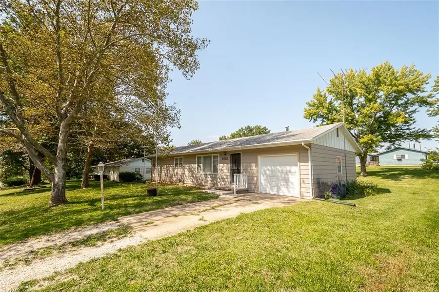 602 Warren Street, Oskaloosa, KS 66066 - #3