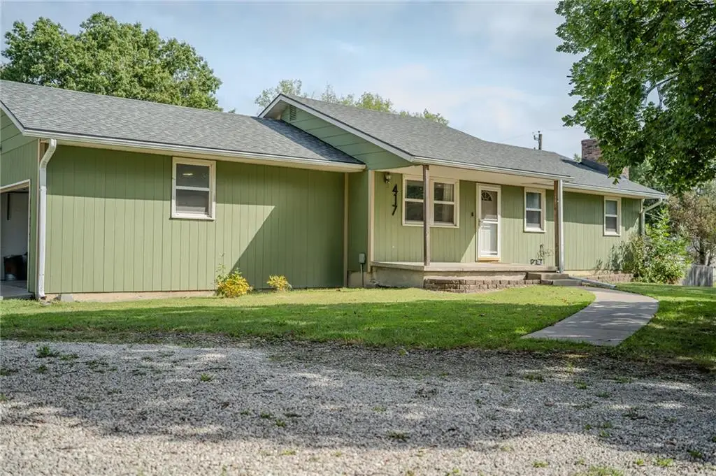 417 W 11th Street, Ottawa, KS 66067 - #1