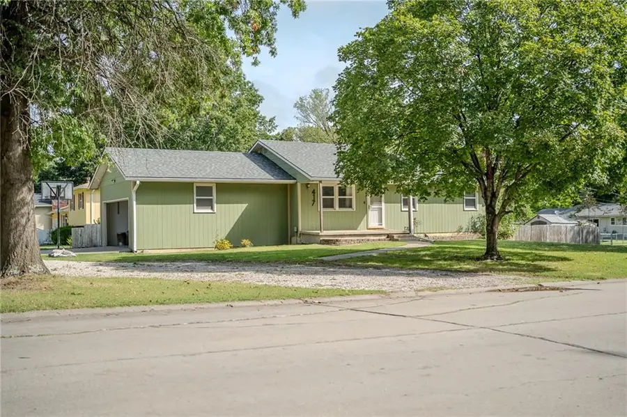 417 W 11th Street, Ottawa, KS 66067 - #3