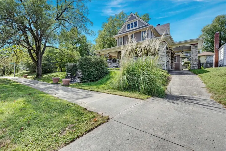 140 Van Brunt Boulevard, Kansas City, MO 64123 - #2