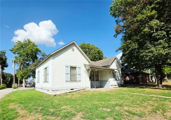 305 E Jackson Street, Pittsburg, KS 66762