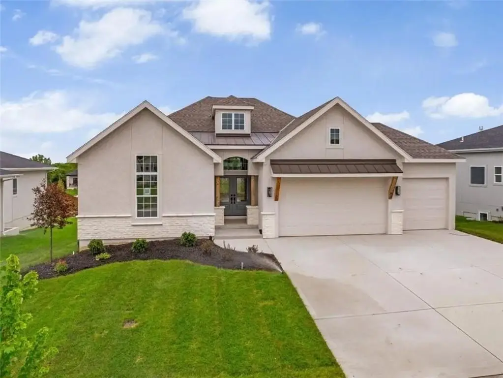 8156 Roundtree Street, Lenexa, KS 66220 - #1