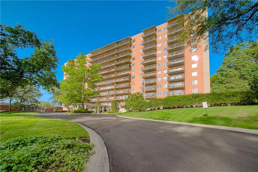 4550 Warwick Boulevard #914, Kansas City, MO 64111 - #3