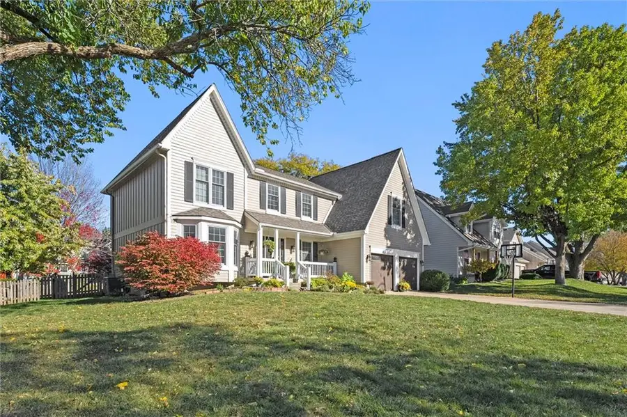 724 N Singletree Street, Olathe, KS 66061 - #2