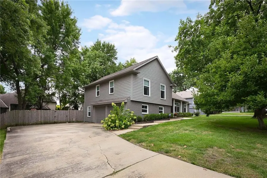 5421 W 96th Terrace, Overland Park, KS 66207 - #3