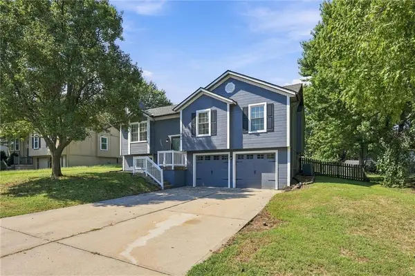 408 Huntington Court, Greenwood, MO 64034