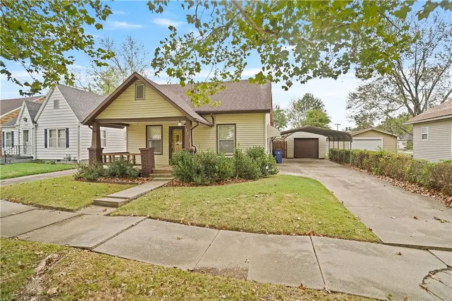 1321 W 6th Street, Coffeyville, KS 67337 - #3