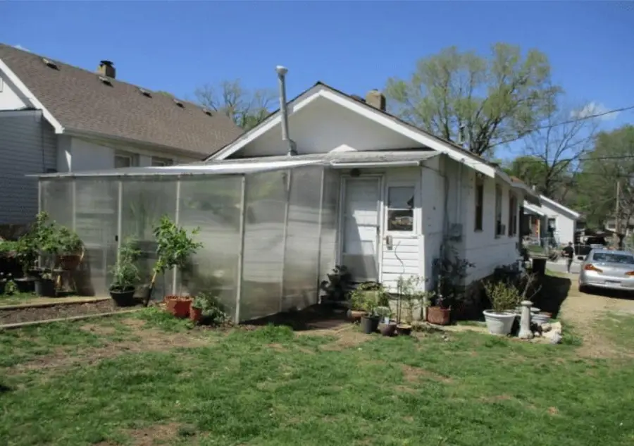 1827 E 82nd Terrace, Kansas City, MO 64132 - #2