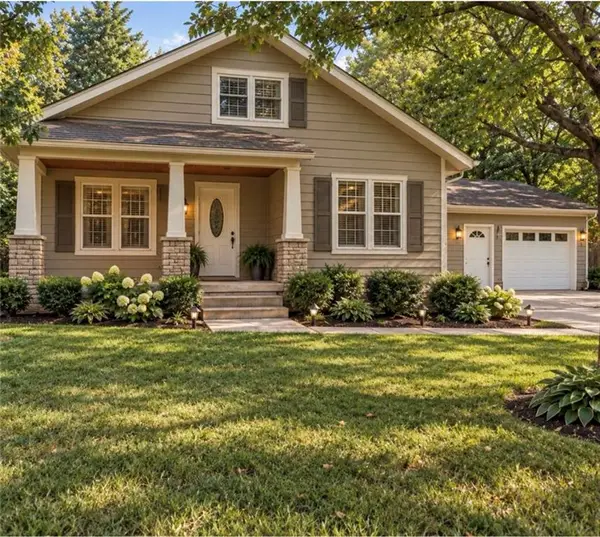 718 S Chestnut Street, Olathe, KS 66061