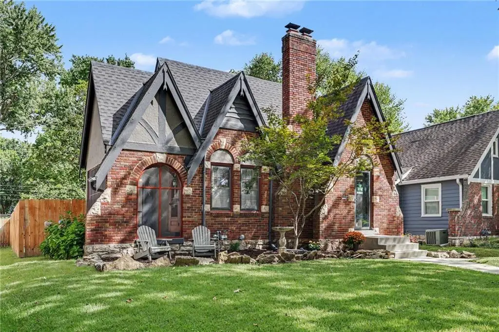 7559 Grand Avenue, Kansas City, MO 64114 - #1