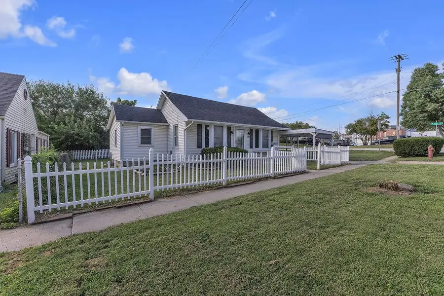 102 S Chestnut Street, Cameron, MO 64429 - #2