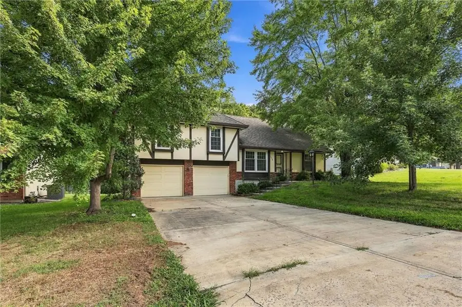 10106 NW Mirror Lake Drive, Kansas City, MO 64152 - #2