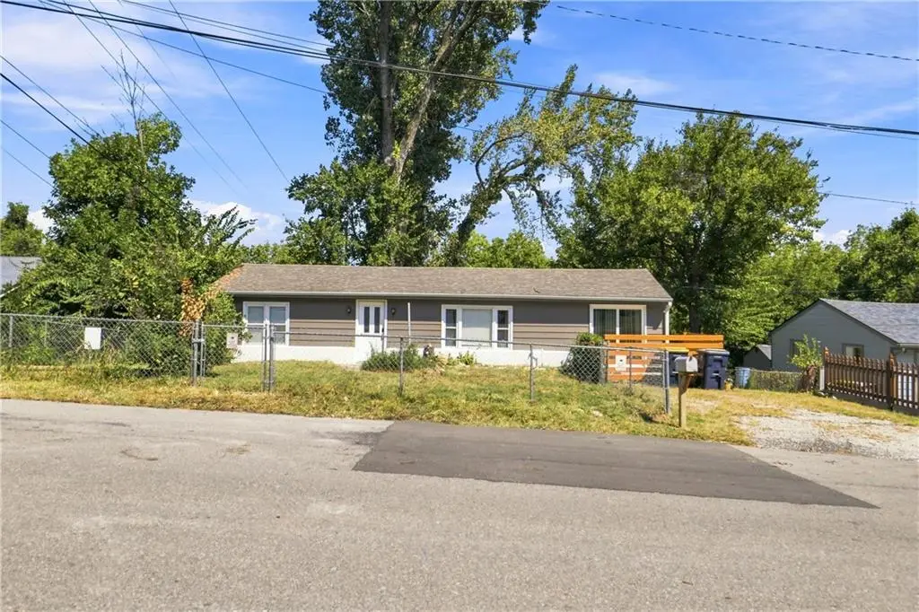 8804 E 47th Street, Kansas City, MO 64129 - #1