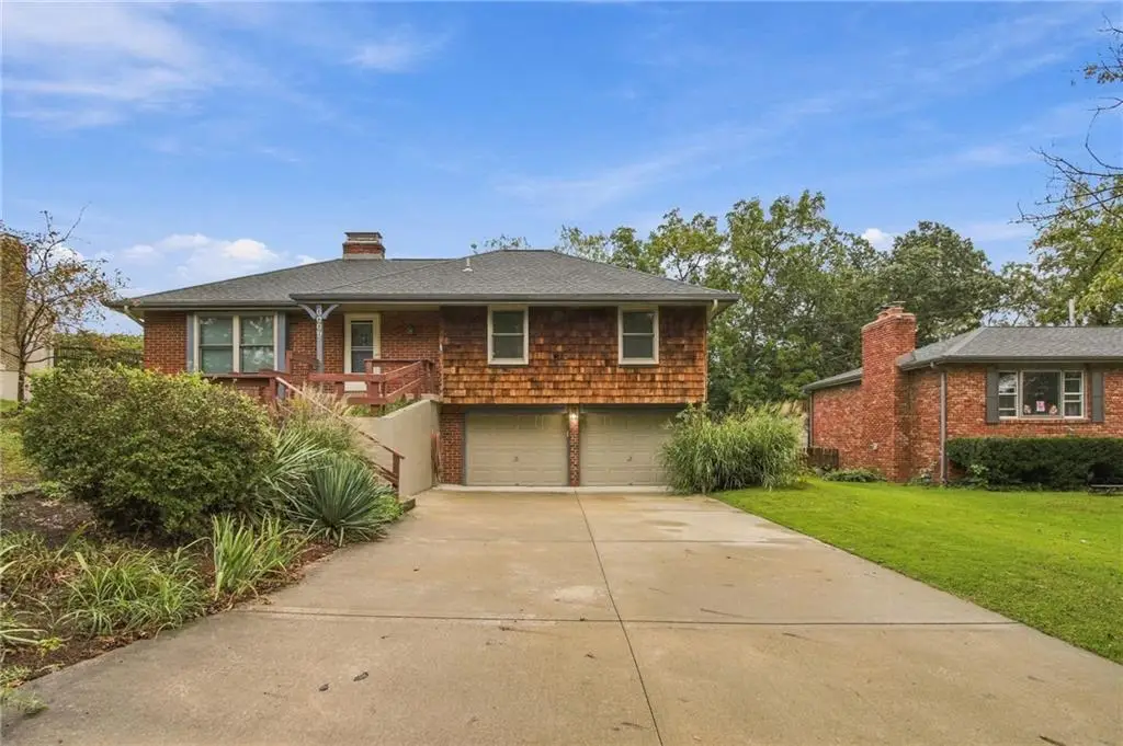 6009 N Wyandotte Street, Gladstone, MO 64118 - #1