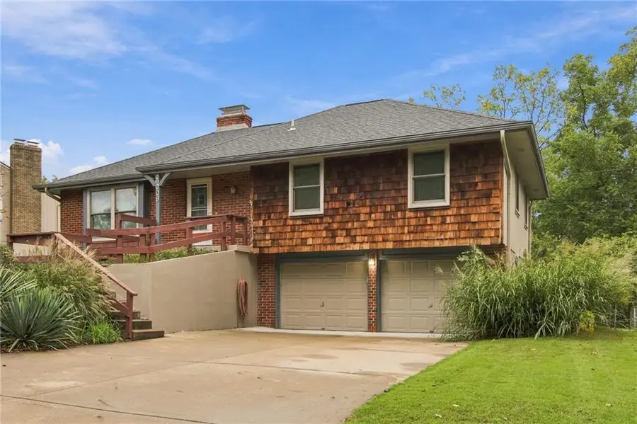 6009 N Wyandotte Street, Gladstone, MO 64118 - #2