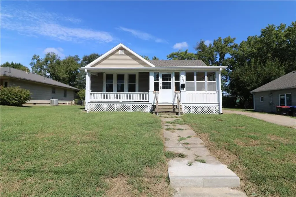 423 E Market Street, Warrensburg, MO 64093 - #1