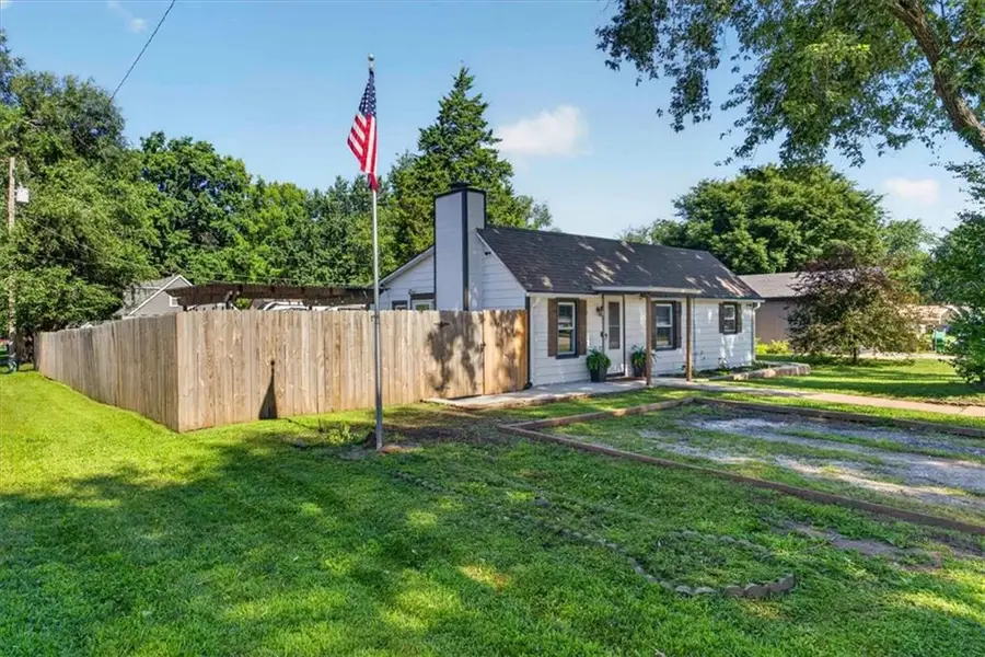 508 S Elm Street, Louisburg, KS 66053 - #3