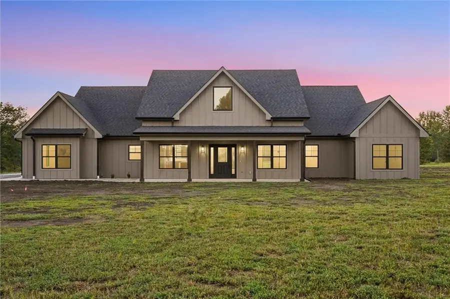 5755 Wanamaker Road, Topeka, KS 66610 - #2