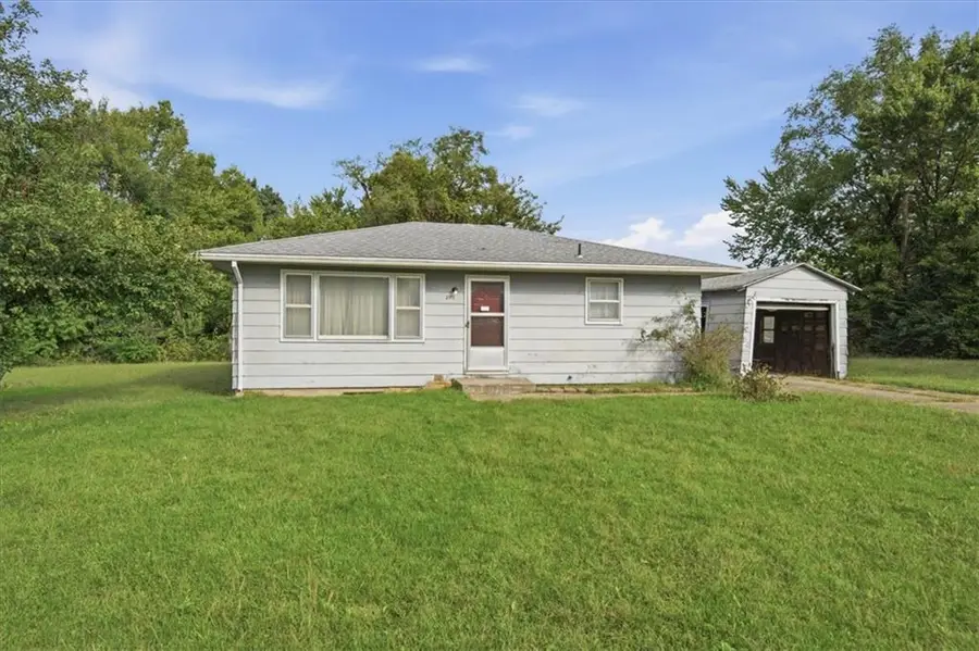 2115 SE Jefferson Street, Topeka, KS 66605 - #3
